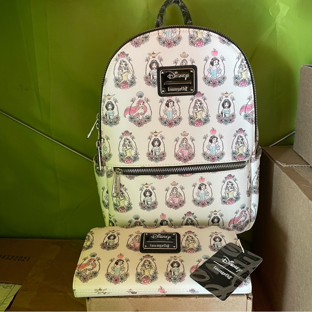Loungefly Disney Princess mirror Jazmin belle Ariel Snow White Aurora Backpack